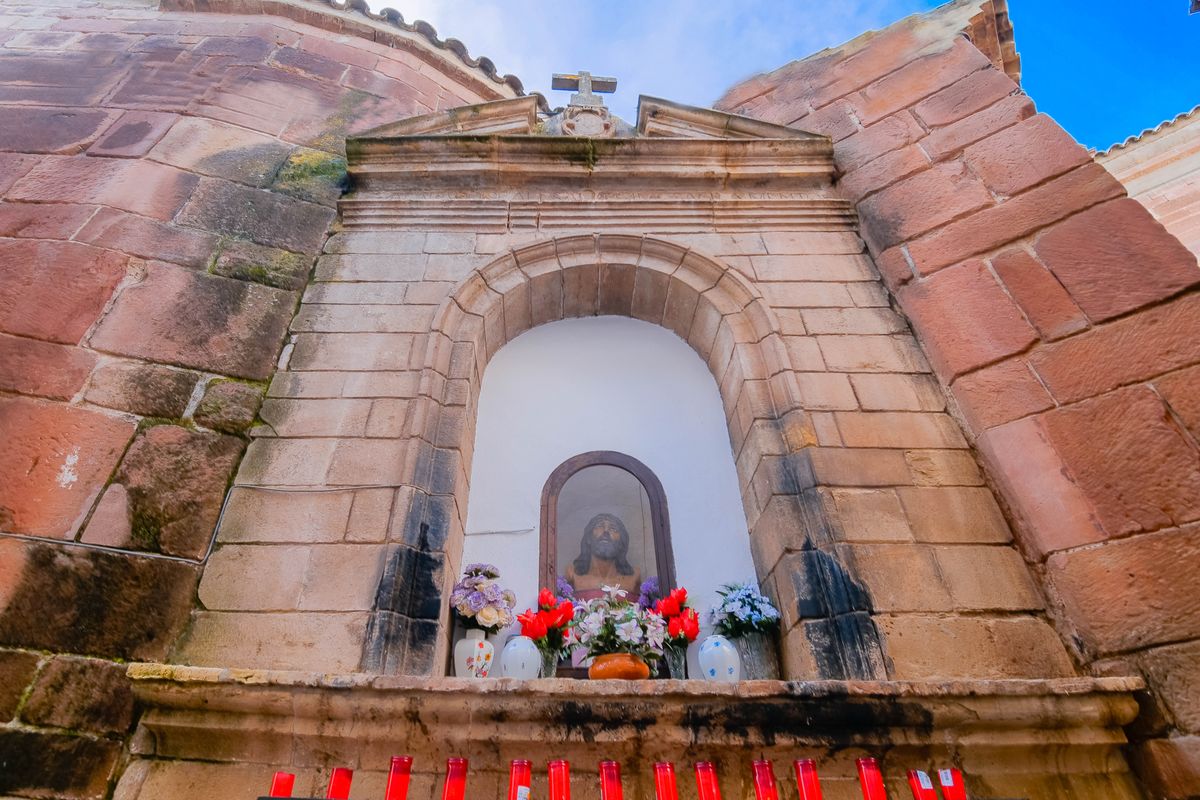 Postigo or Limpias Christ Altar